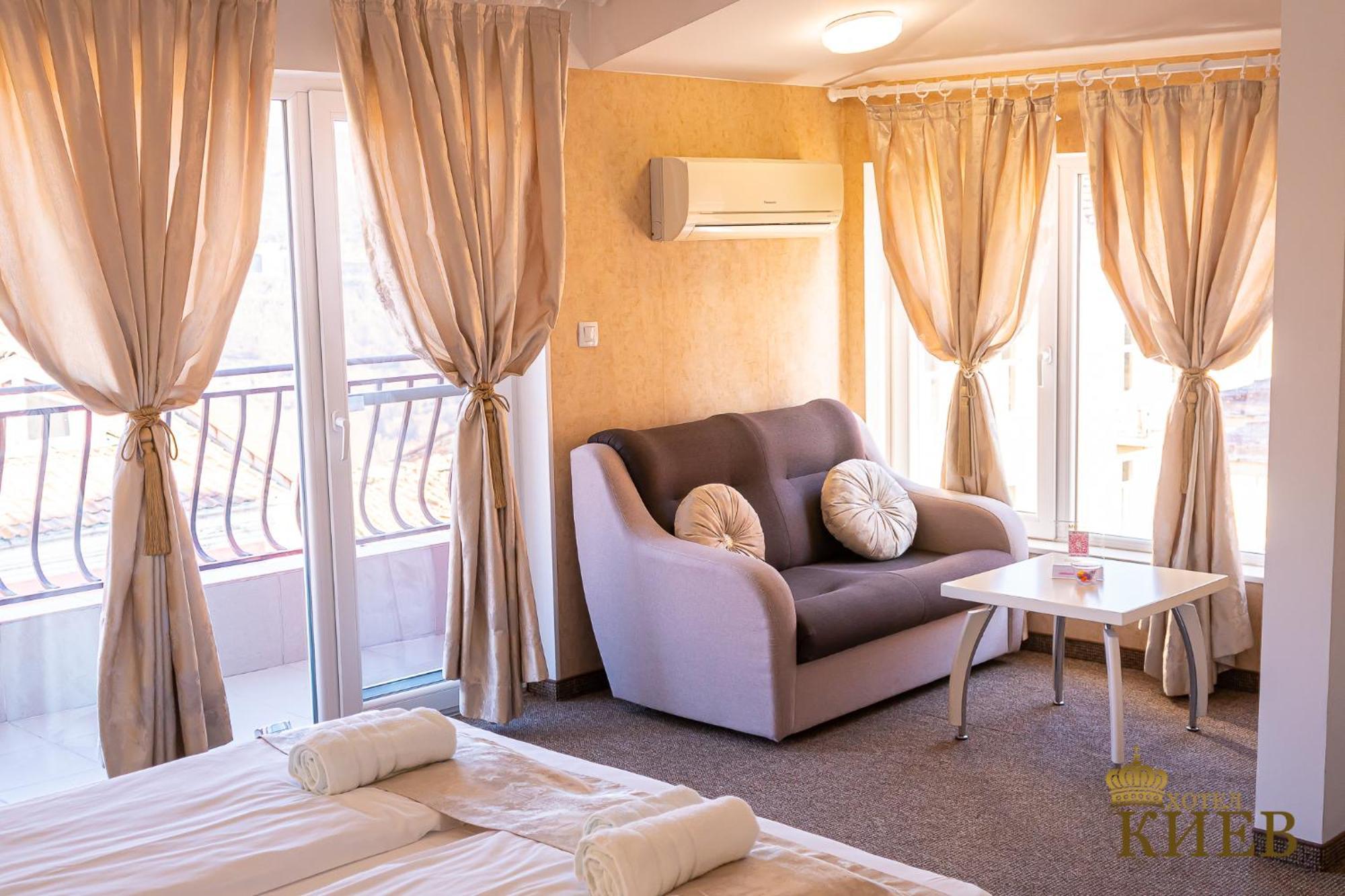 Hotel Kiev فيليكو ترنوفو المظهر الخارجي الصورة
