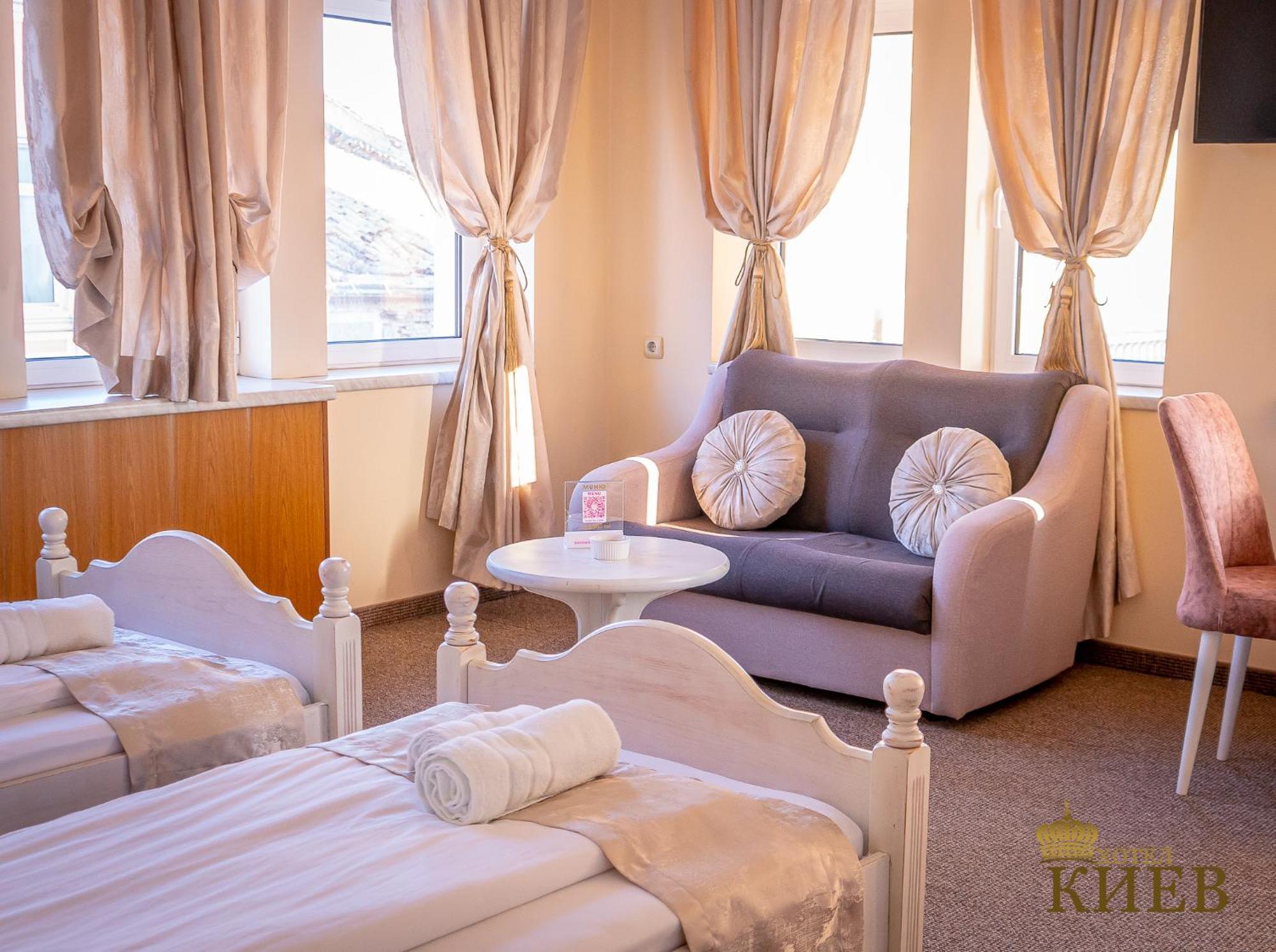 Hotel Kiev فيليكو ترنوفو المظهر الخارجي الصورة